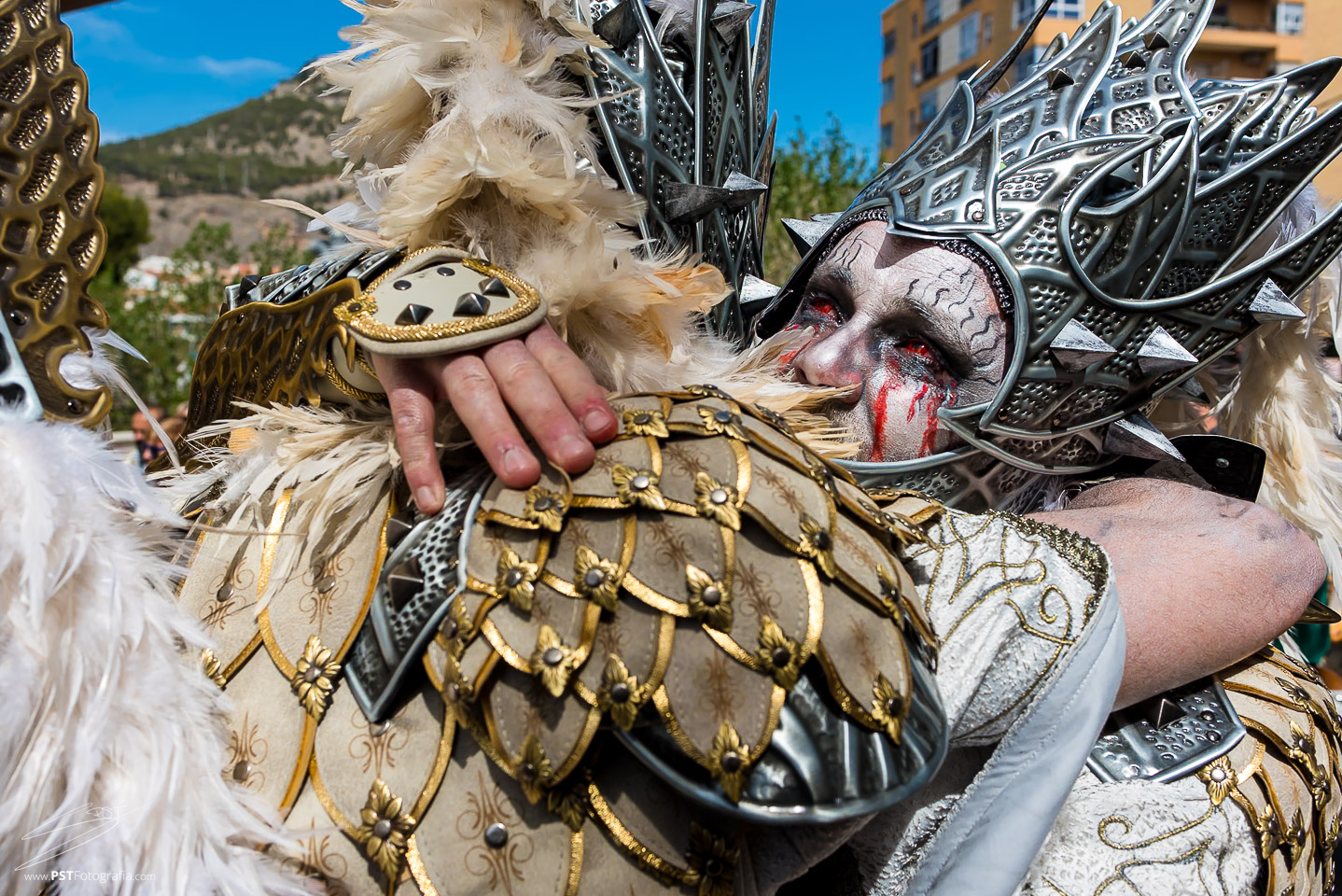 Emociones a flor de piel tras la entrada de moros y cristianos de Alcoy. Escuadra Alcodianos 2024