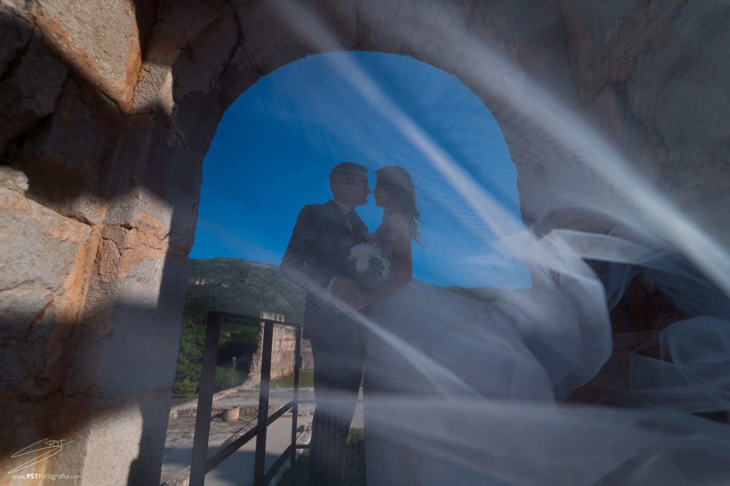 Silueta de novios, Postboda espectacular en Simat