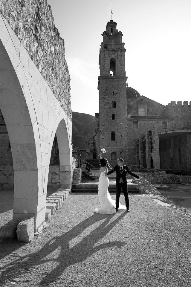 Pareja bailando en su postboda espectacular en Simat de la Valldigna. PSTFotografía
