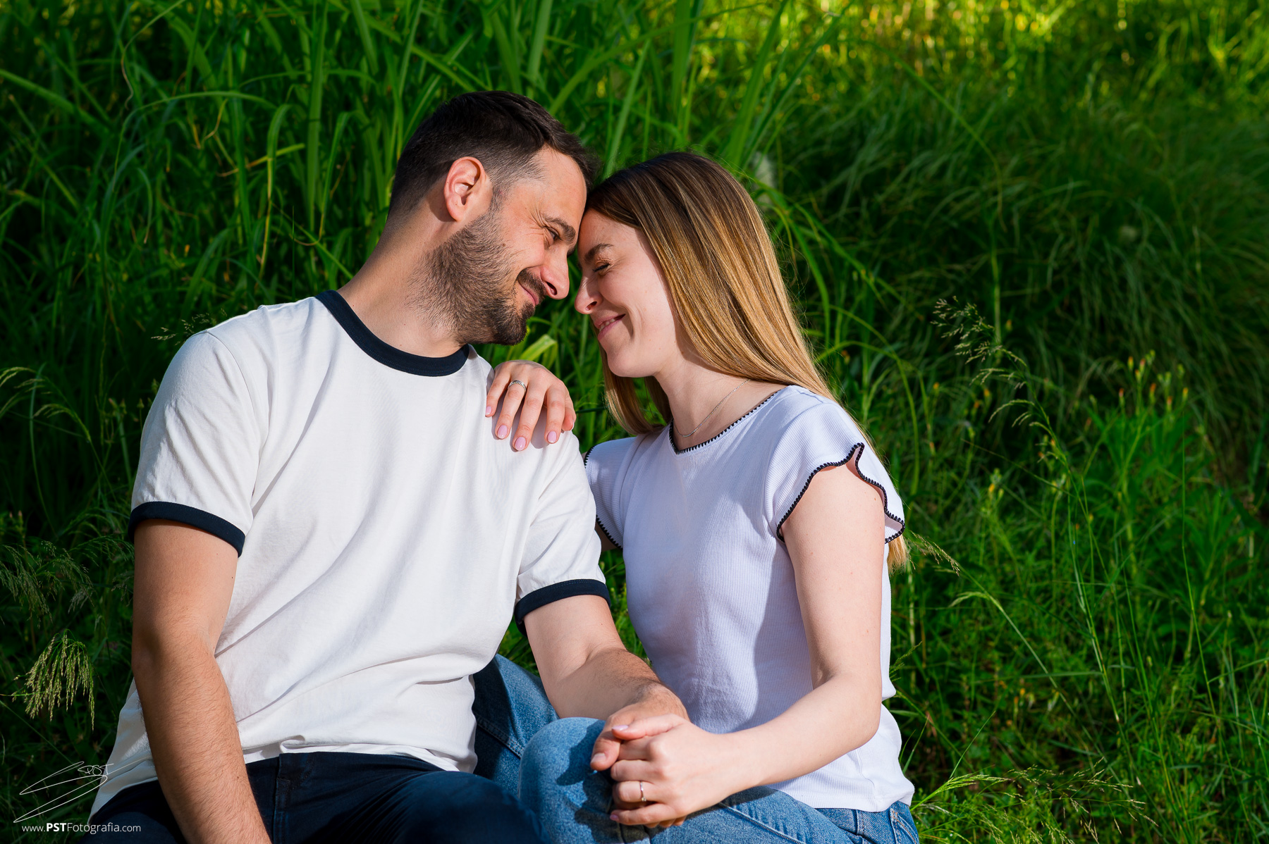 Miradas, risas y complicidad. Preboda en Alicante de Alba y Hazael